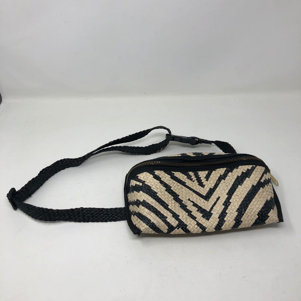 Banago Belt Bag Women OS Adult Black Beige Woven Straw Geometric Fanny Pack